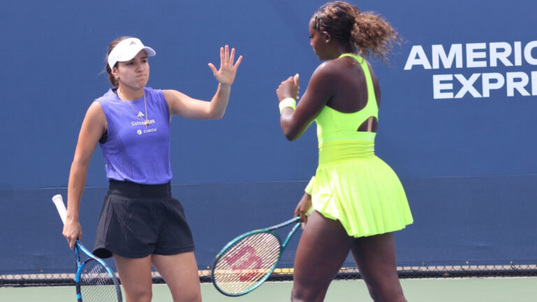 Camila Osorio y Alycia Parks avanzan a la segunda ronda del US Open tras una dura batalla en los dobles