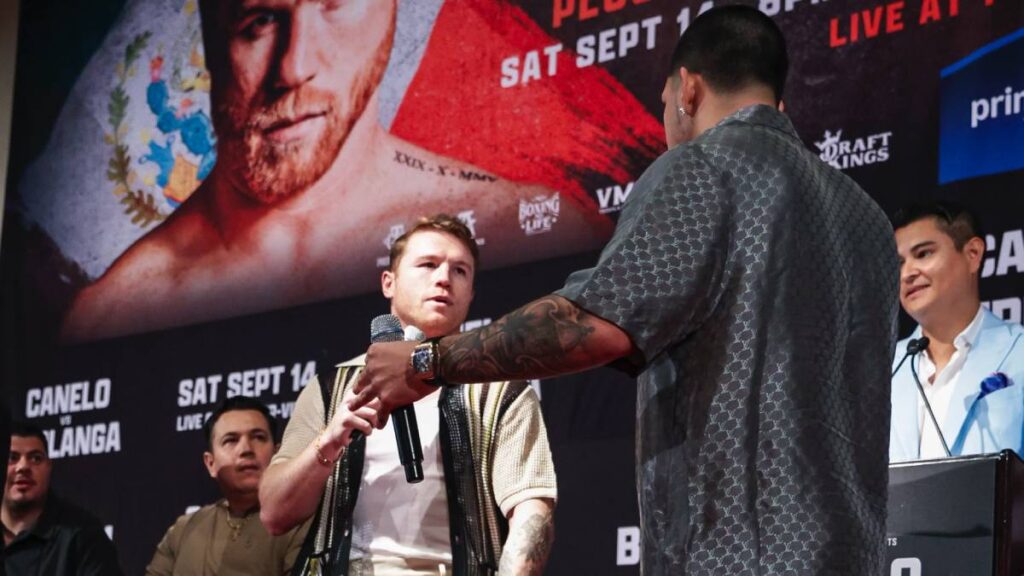 Intensa conferencia entre Canelo Álvarez y Edgar Berlanga. @DAZNBoxing