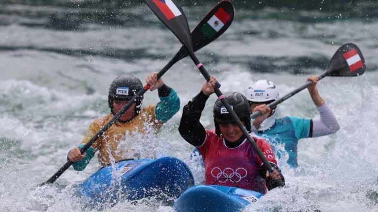 La mexicana Sofía Reinoso avanza en el kayak cross de Paris 2024