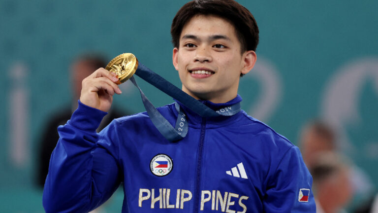 ¡Histórico! Carlos Yulo conquista el oro en la final de piso de la gimnasia artística de Paris 2024