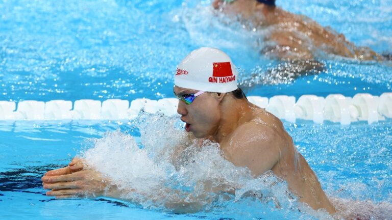 ¡Cierre de película! China se lleva el oro en el relevo 4x100m combinados varonil de Paris 2024