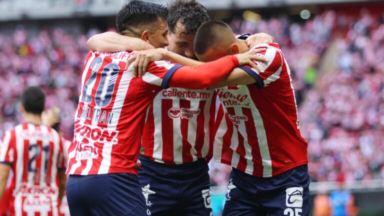 Chivas hace historia y rompe varias rachas con goleada ante FC Juárez