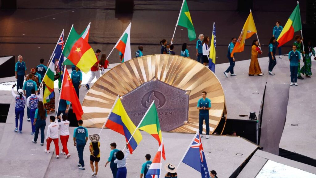 Espectacular ceremonia de clausura de Paris 2024. Reuters