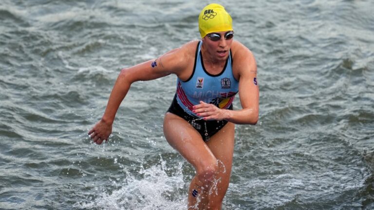 Bélgica se retira del triatlón mixto por malestares de una competidora después de nadar en el Río Sena