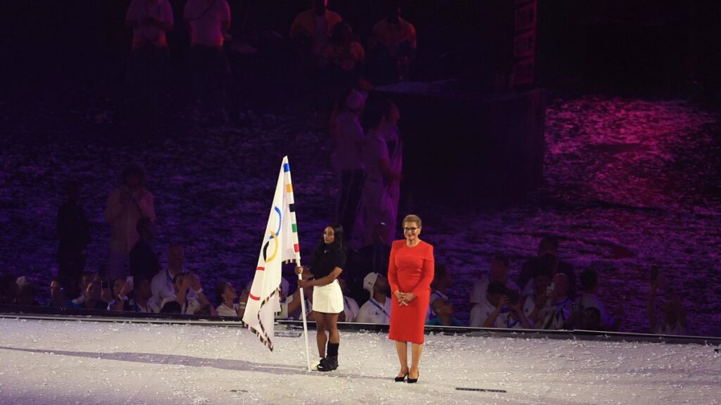 Simone Biles traía una bota ortopédica durante la Clausura de Paris 2024 | Reuters