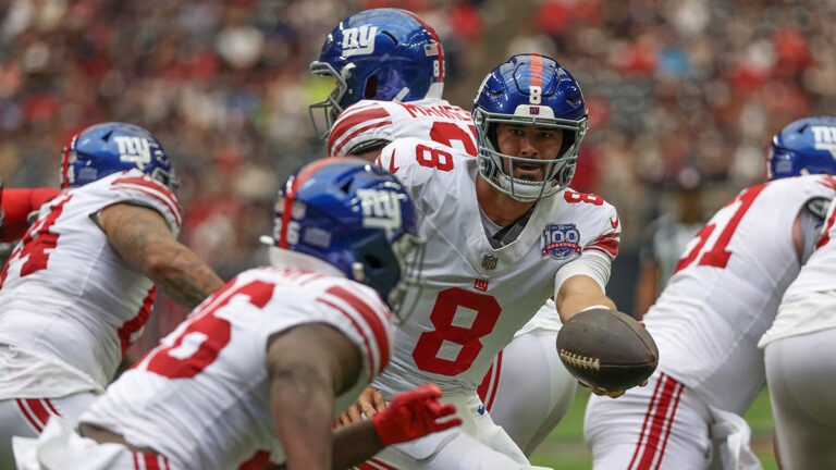 Daniel Jones sufre dos intercepciones en su regreso en la derrota de Giants ante los Texans