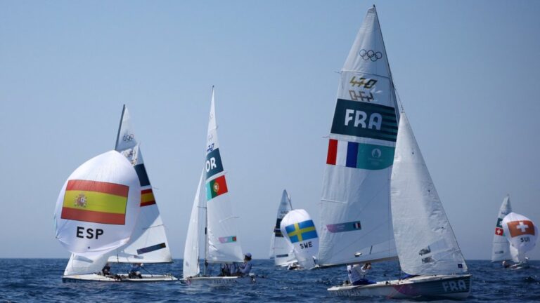 Highlights de vela en Paris 2024: Resultados de las regatas clasificatorias de dinghy femenil, varonil y mixto