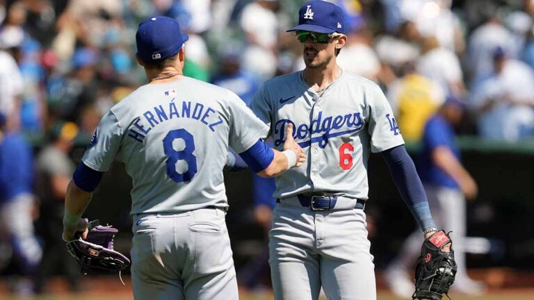 Enrique Hernández y Cavan Biggio comandan la victoria de los Dodgers ante los Athletics