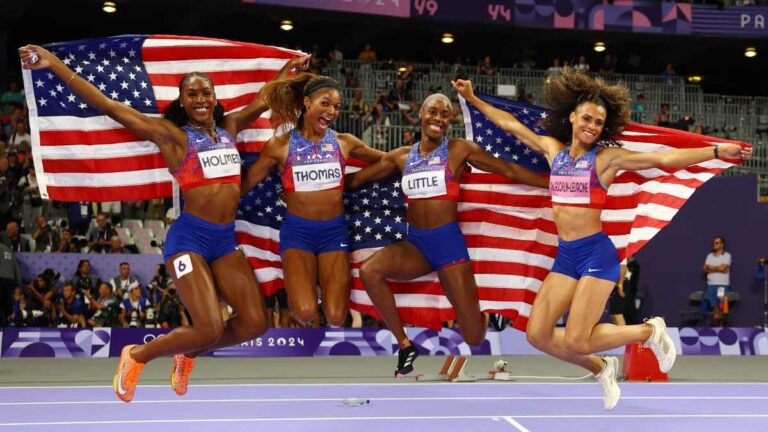 ¡Ocho consecutivas! Estados Unidos se cuelga la medalla de oro en el relevo femenil 4×400 de Paris 2024