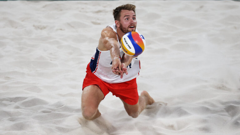 Highlights de voleibol de playa en Paris 2024: Resultados de los cuartos de final varonil