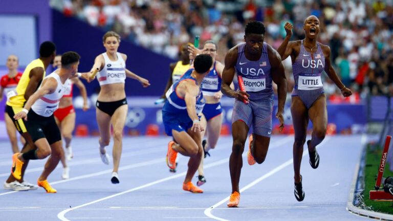 Estados Unidos rompe su propio récord mundial en el relevo 4×100 metros mixto ¡en las eliminatorias!