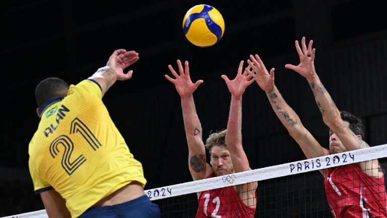 Highlights de voleibol de sala en Paris 2024: Resultado de Estados Unidos vs Brasil en los cuartos de final varonil