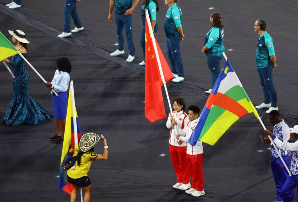 Fabin Li y Zixia Ou de China en la Clausura. Reuters