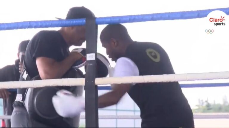 ¡Motivado! Floyd Mayweather Jr recibe el apoyo de la afición en su entrenamiento público en México