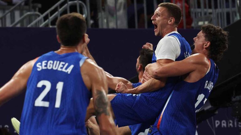 Francia hace explotar La Concordia con su pase a las semifinales del básquetbol 3×3 varonil de Paris 2024