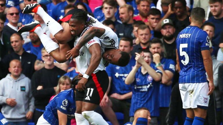 Raúl Jiménez y el Fulham consiguen un empate frente al Ipswich