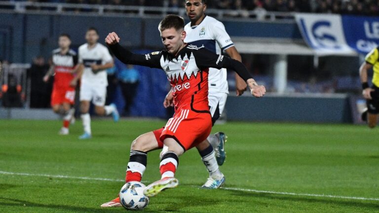 River sufre el empate sobre la hora ante Gimnasia, y ya piensa en Talleres