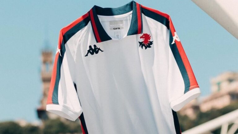 ¡Una joya! El Genoa de Johan Vásquez presenta la camiseta de visitante con un toque retro