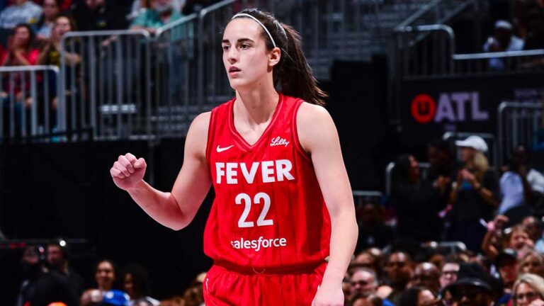 El Fever evita la debacle ante Atlanta y Caitlin Clark empata el récord de más triples en la WNBA