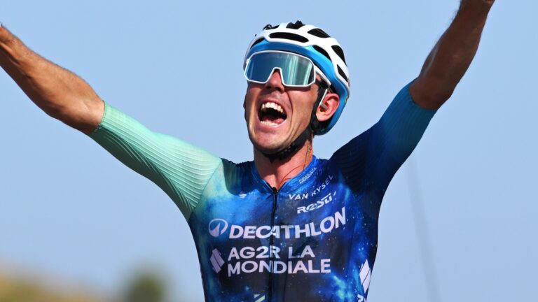 ¡Ben O’Connor firma un día soñado! Victoria de la sexta etapa y camiseta roja en la Vuelta a España