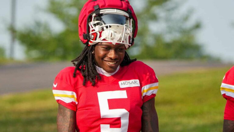 Hollywood Brown, hospitalizado por una dislocación y corre riesgo de perderse el inicio de la temporada regular con los Chiefs