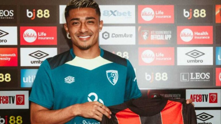 Bournemouth hace oficial el fichaje de Julián Araujo