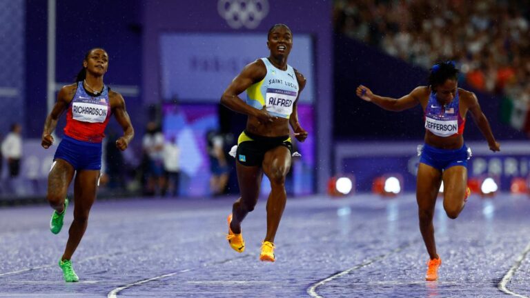 Julien Alfred sorprende a Sha’carri Richardson y gana la medalla de oro en los 100m femenil