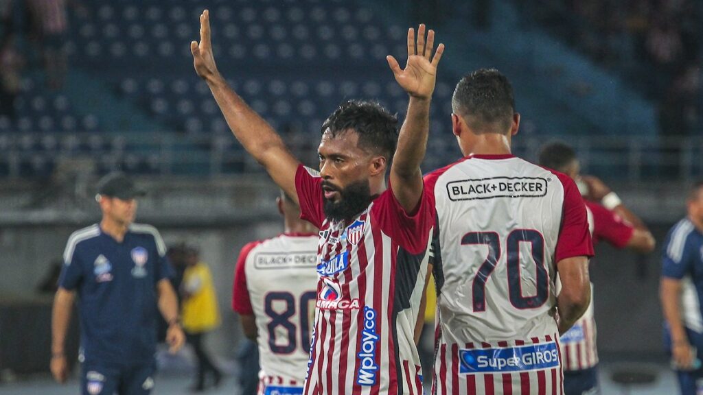 Luis González celebra un gol. - Vizzor Image.