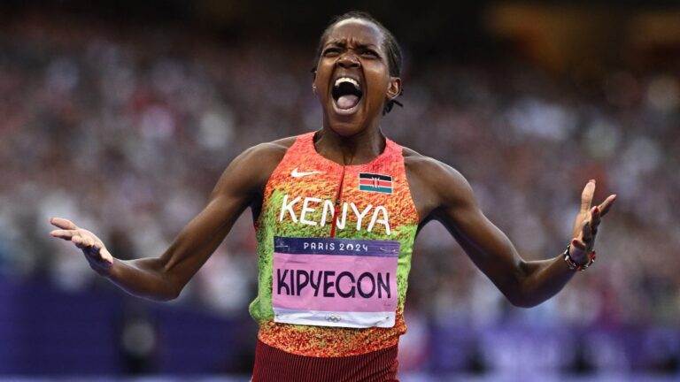 ¡Reina absoluta! Faith Kipyegon consigue el tricampeonato de los 1500 metros en Paris 2024 con un nuevo récord olímpico