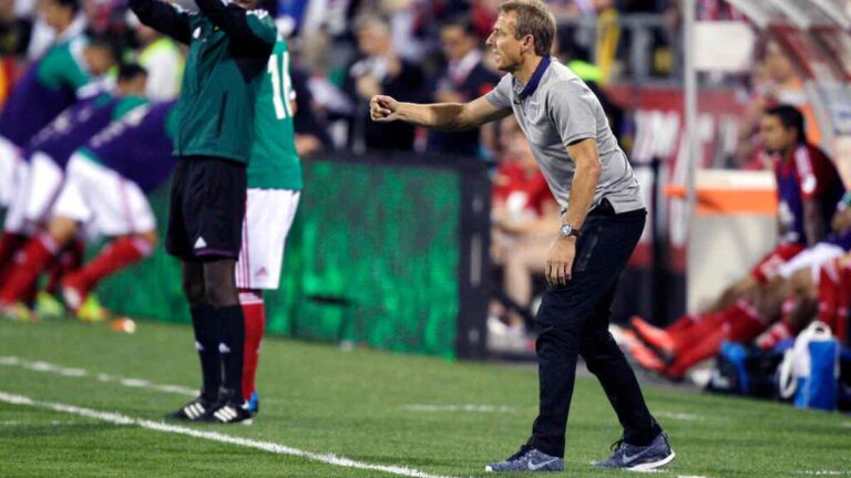 Klinsmann cree que el futbolista mexicano tiene que salir de su zona de confort e irse a Europa