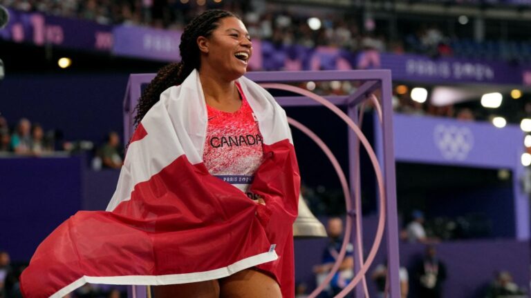 Camryn Rogers se pinta de oro en el lanzamiento de martillo femenil de Paris 2024