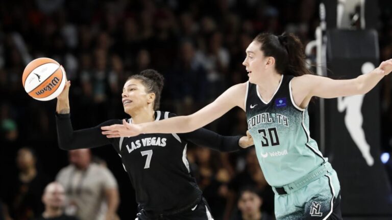 El dúo Ionescu-Stewart lideran al Liberty ante las Aces y aseguran su lugar en playoffs