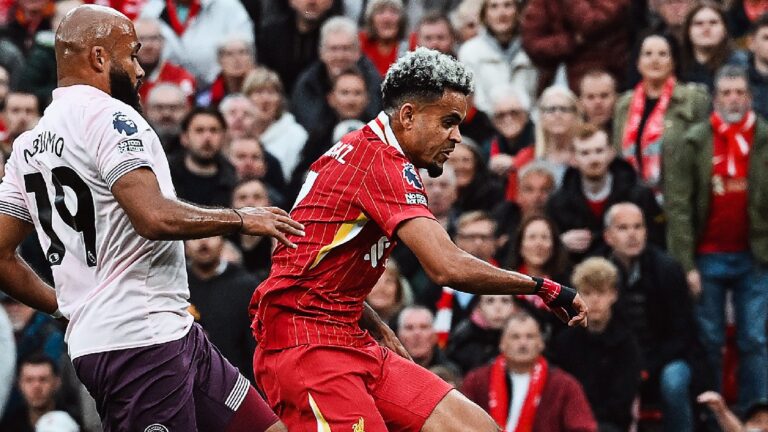 Golazo de Luis Díaz abre el marcador en el Liverpool vs Brentford en Anfield