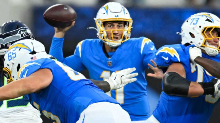 Luis Pérez se afianza con los Chargers: su debut lleva al equipo a cortar a otro QB