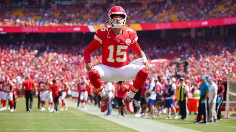 Patrick Mahomes, fuera del top 10 de mejores pagados en la NFL