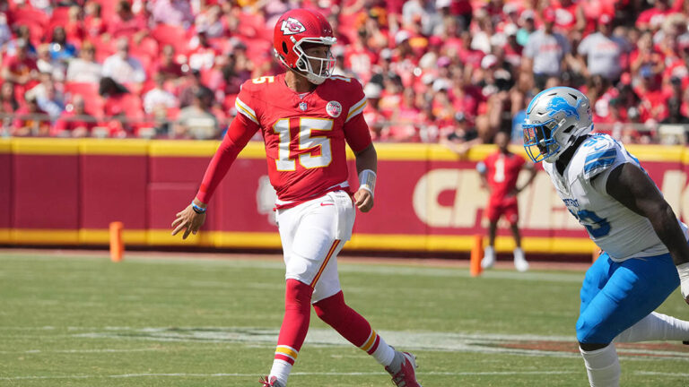 Patrick Mahomes inventa un viral el pase detrás de la espalda con Kelce… ¡porque estaba enojado!