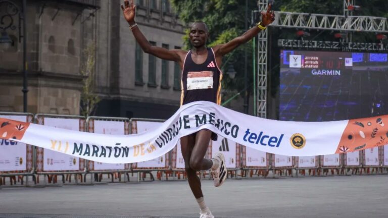 Los keniatas Edwin Kiptoo y Fancy Chemutai se llevan el Maratón Ciudad de México Telcel 2024