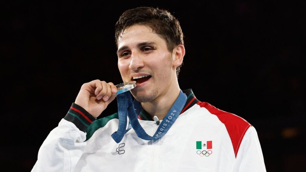 Marco Verde, medalla de plata para México en boxeo