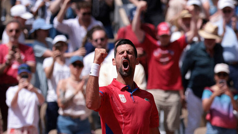 Novak Djokovic consigue su boleto a semifinales de Paris 2024, tras vencer a Stefanos Tsitsipas