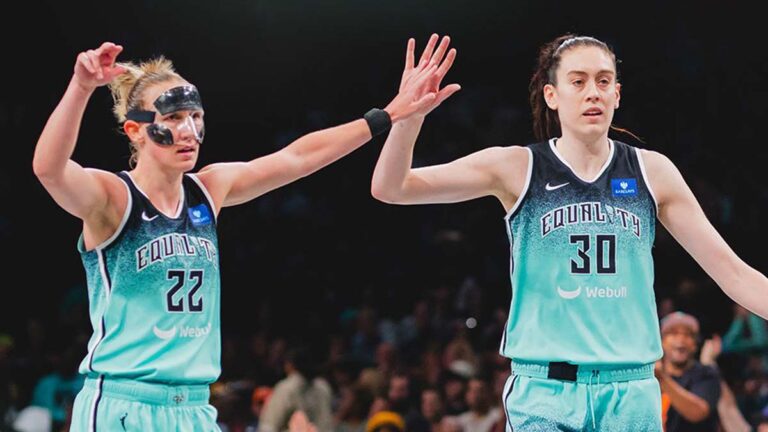 Breanna Stewart y el Liberty se imponen sin problemas a las Dallas Wings