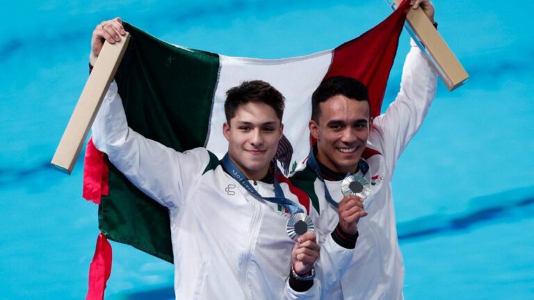 ¡Plata para México en Paris 2024! Osmar Olvera y Juan Celaya se cuelgan la medalla en el trampolín sincronizado 3m