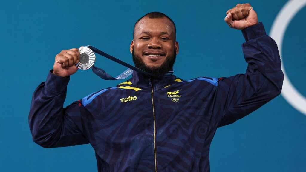 Yeison López, con su medalla de plata en Paris 2024. - Reuters.