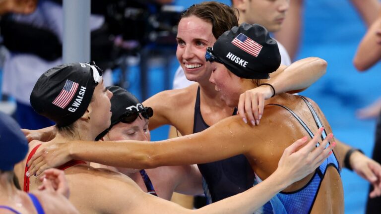 Estados Unidos pulveriza el récord mundial en el relevo 4x100m combinados femenil de Paris 2024