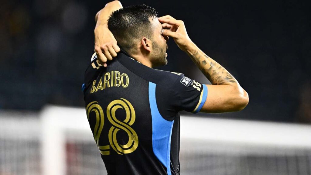 ¡Inverosímil! Árbitro retira tarjeta roja a jugador de Philadelphia Union, le muestra la segunda amarilla ¡y lo expulsa de nuevo!