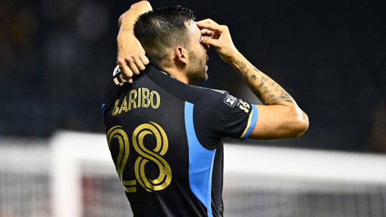 ¡Inverosímil! Árbitro retira tarjeta roja a jugador de Philadelphia Union, le muestra la segunda amarilla… ¡y lo expulsa de nuevo!