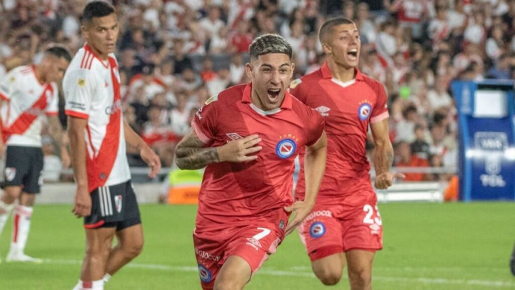 Santiago Montiel pasa a Independiente | @AAAJoficial