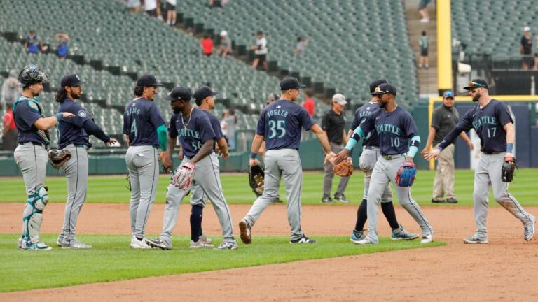 Los Marineros de Seattle nombran a Dan Wilson como su nuevo mánager, Edgar Martínez llega como coach de bateo