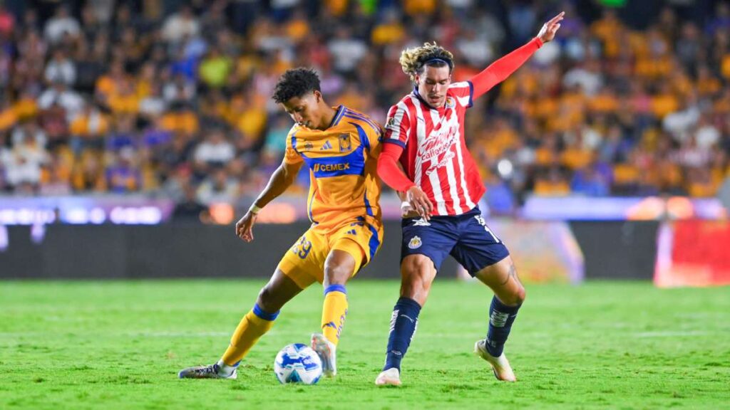 Tigres rescata el empate en casa en el reencuento de Veljko Paunovic con las Chivas