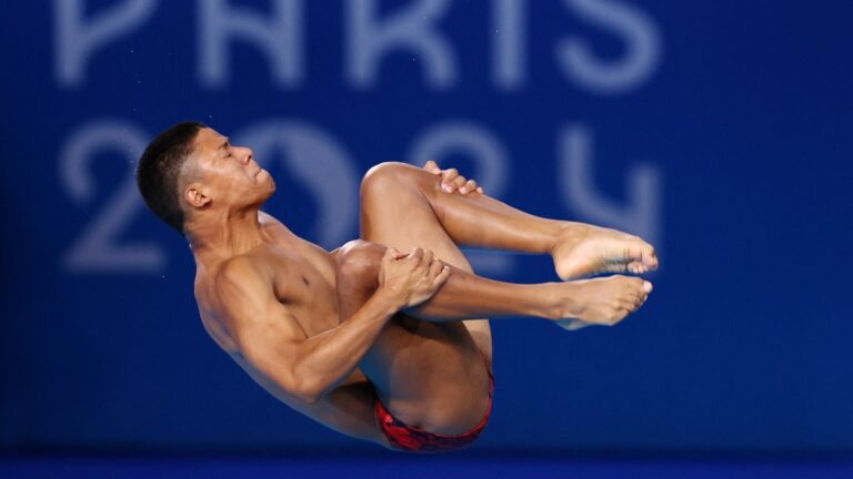 ¡Alegría para Colombia! Luis Felipe Uribe clasifica a la final de saltos desde trampolín de 3 metros