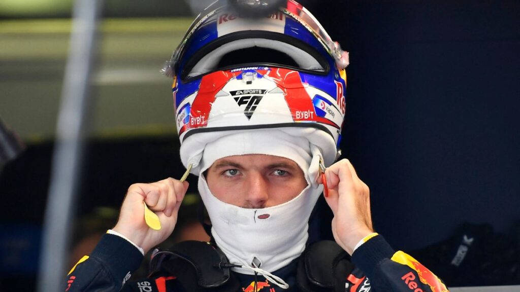 Verstappen no está nada contento con su monoplaza | REUTERS/Massimo Pinca